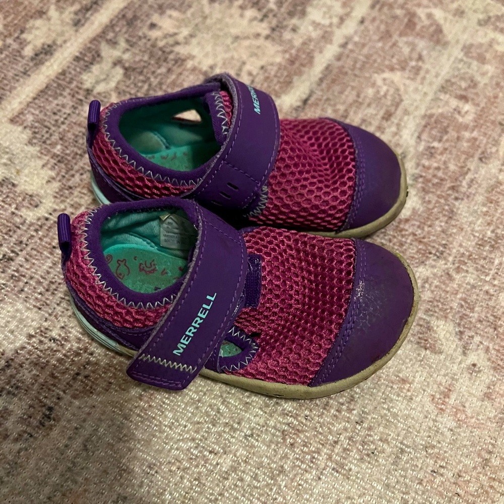 Merrell girls purple sandals/water shoes, size 5